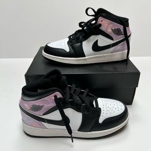 Nike Air Jordan 1 Mid Se Black/Bleached Coral-White Size 4Y New in Box